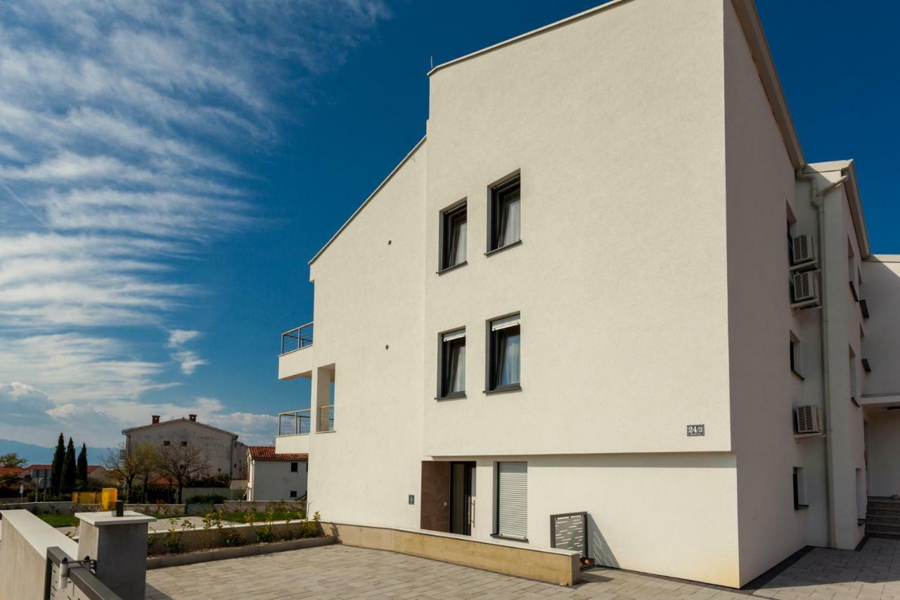 Apartments Kudec By El-Pi Tours Malinska Exterior foto